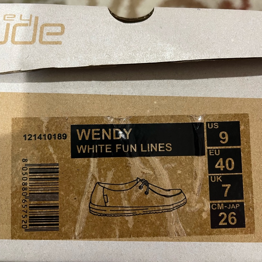 Hey Dude Size 9 Fun lines white NWOT - Picture 5 of 5